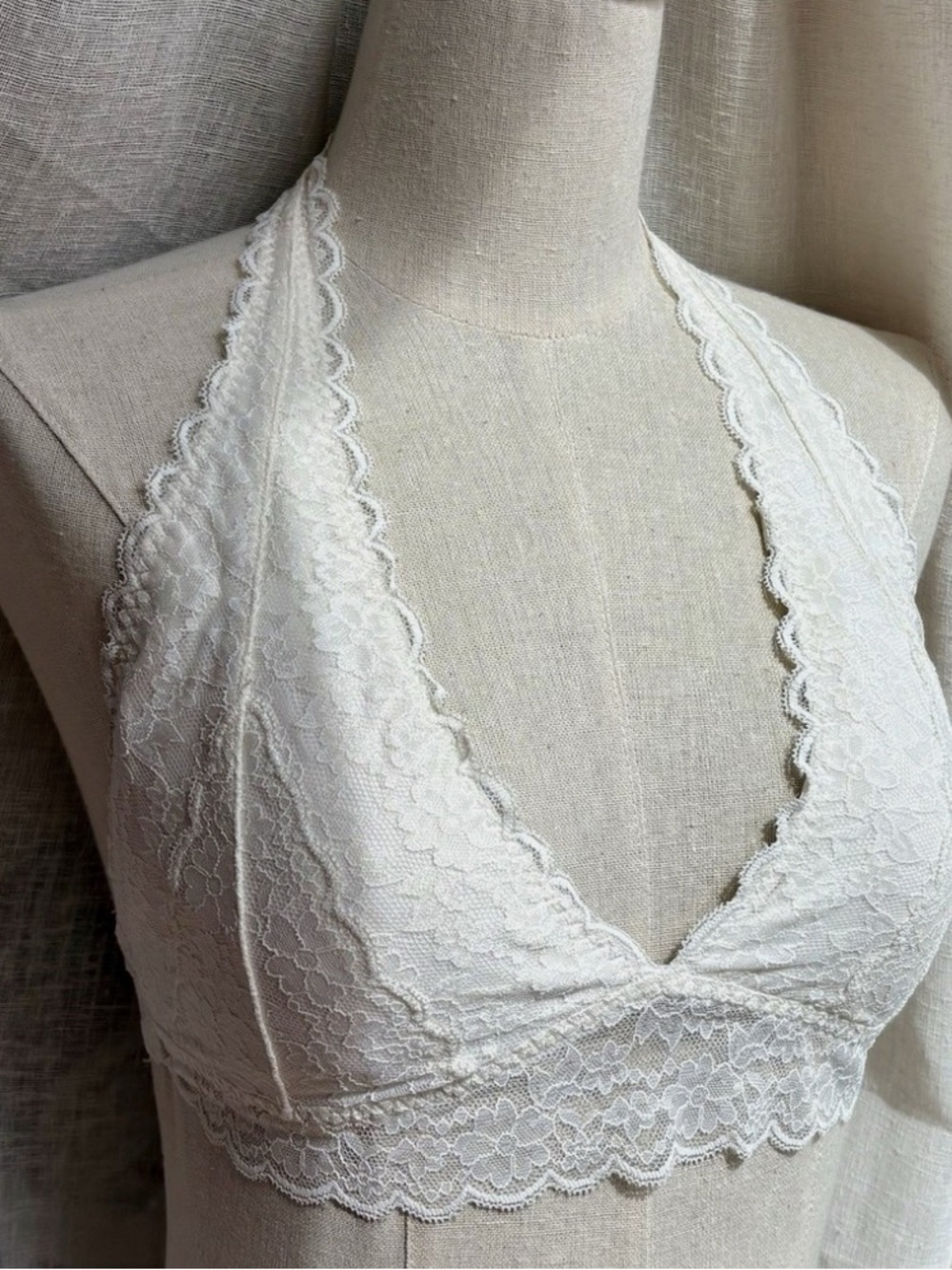 Lace Halter Bralette with pads - White